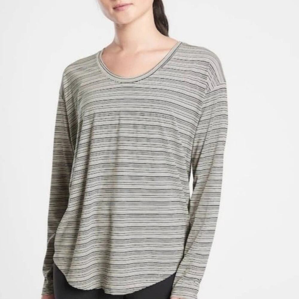 Athleta Size Small Cloudlight Stratus Relaxed Fit Long Sleeve Shirt Stretch Top